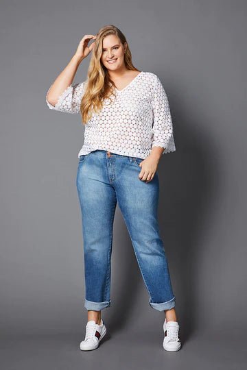 Straight Leg Jeans - Embody Women